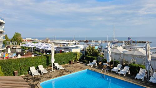 Complex Top Apartment tesisinde veya buraya yakın yüzme havuzu