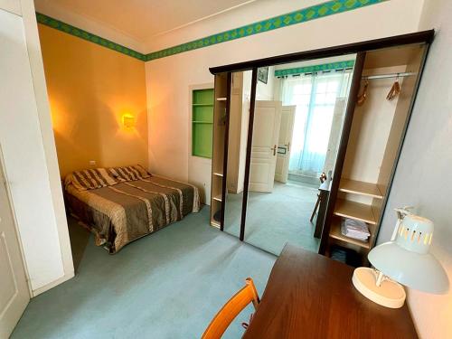 T2 à pied de plage sur ancien hôtel chic, samedi a samedi