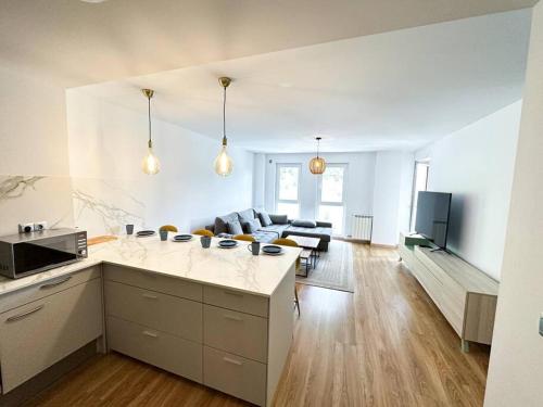 Imagine din galeria proprietății Barthe Holidays I Apartamento Moderno en Arinsal 4PAX a pie de pistas I Balcón con vistas y parking I Roda în Arinsal