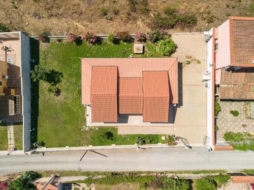 an overhead view of a house with a roof at Villa Lunu in Quartu SantʼElena