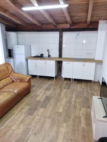 a living room with a couch and a kitchen at Alojamiento con finca en Gijón 