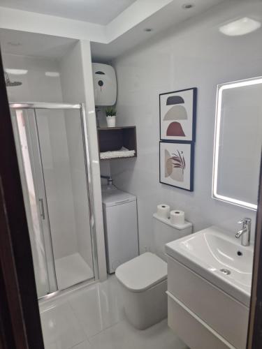 Ένα μπάνιο στο Apartamentos Funchal