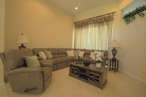Entire home with pool and lake view and Golf course by Disney photo 32