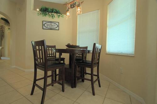 Entire home with pool and lake view and Golf course by Disney photo 36