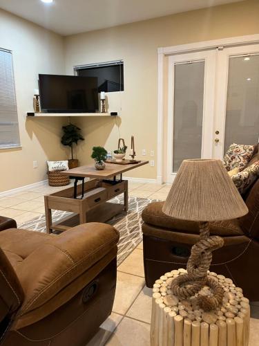 Entire home with pool and lake view and Golf course by Disney photo 37