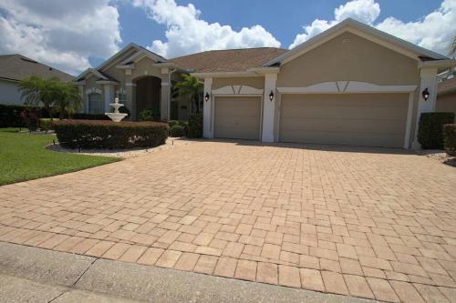 Entire home with pool and lake view and Golf course by Disney photo 47