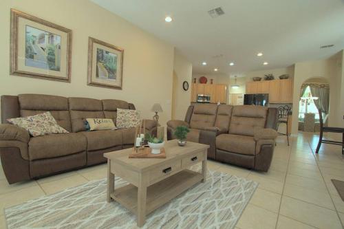 Entire home with pool and lake view and Golf course by Disney photo 7