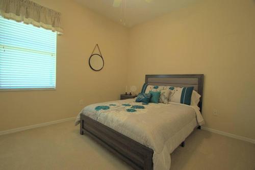Entire home with pool and lake view and Golf course by Disney photo 22