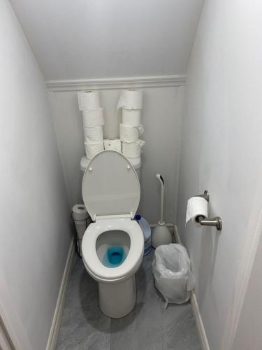 Phòng tắm tại Single Room with SHARED Bathroom 536C
