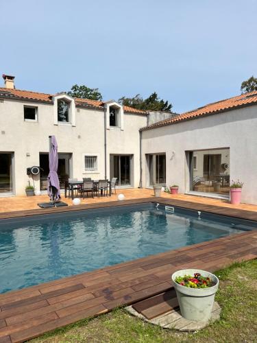 Chambre double avec salle de bain et toilettes séparés , Kitchenette partagée