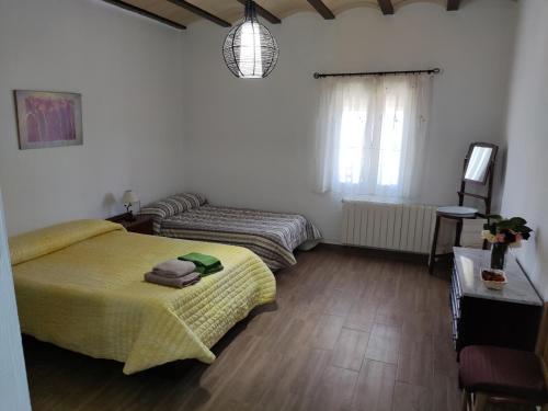 Tempat tidur dalam kamar di Vivienda Turística de Alojamiento Rural "El Pino"