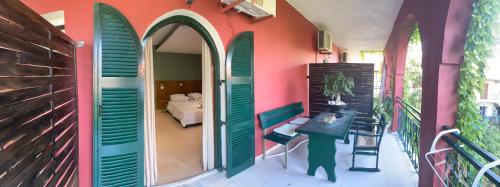 Фотография из галереи Lord Ape Suites Club в городе Беницес
