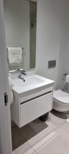 Ένα μπάνιο στο Xquisite Ellipse Apartment