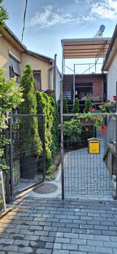 a gate in front of a house with plants at Apartman Živković in Leskovac
