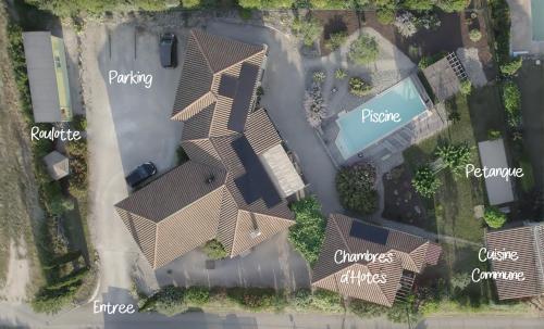 an overhead view of a house with the names of itsyards at Roulotte de la Villa Font Vive - Tout équipée, tout confort, situation idéale Sud Ardèche in Grospierres