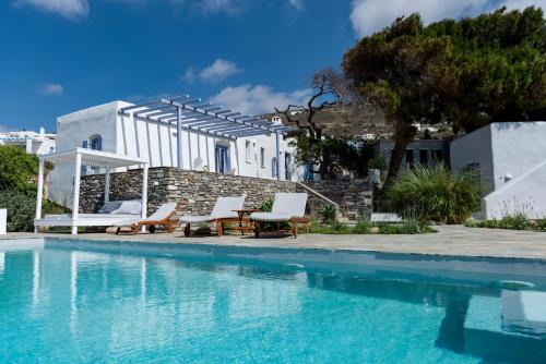 Bazén v ubytování Orasea Villa with private pool nebo v jeho okolí