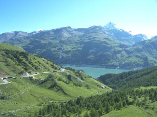 Studio lumineux proche pistes et commerces, balcon, animaux acceptés