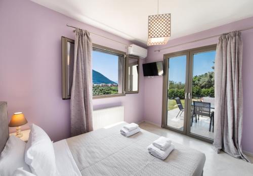 a bedroom with a bed and a large window at Villa Sofia in Póndi