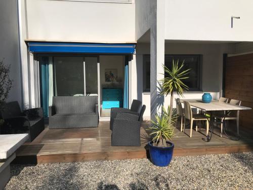 T 2 terrasse sud Manoir de Malville