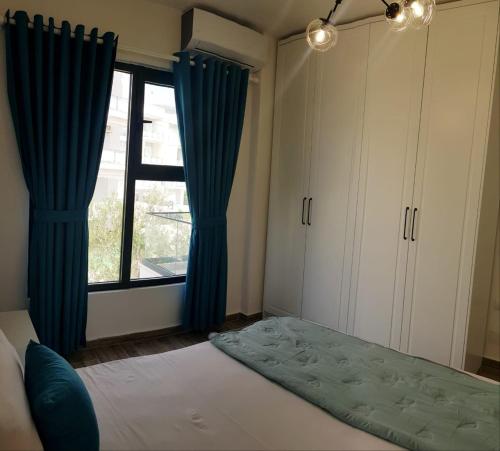 Ένα ή περισσότερα κρεβάτια σε δωμάτιο στο Eman