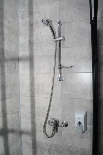 a shower with a shower head in a bathroom at Casa Calina in Călimăneşti