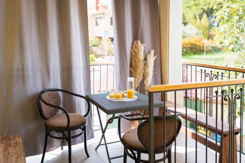 a table with two chairs and oranges on a balcony at Apartment Lungomare in Pula