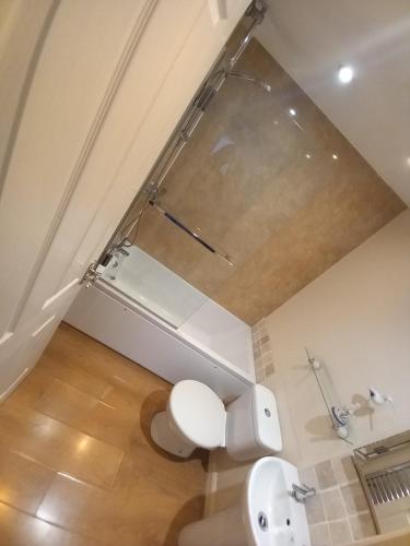 a bathroom with a toilet in a room at Eastfield cottages in Devizes