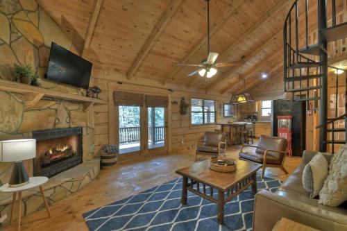 Televisyen dan/atau pusat hiburan di Bear River Cabin
