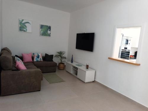 Televisyen dan/atau pusat hiburan di Apartamentos Falcón