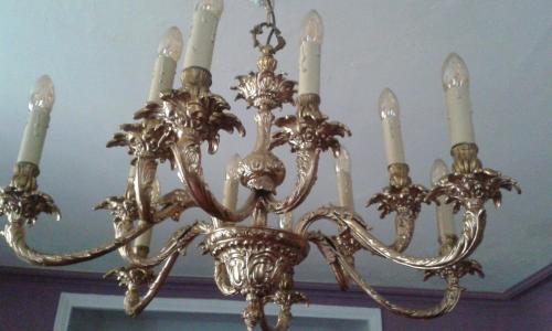 a chandelier with nine candles on a ceiling at Chambre d'hôte, 3 pièces 90m2 in Autun