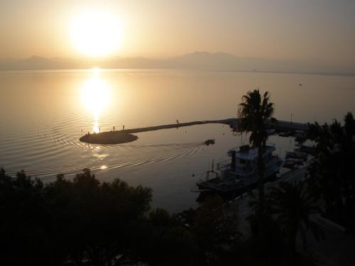 Imagen de la galería de Hotel Akti, en Loutraki