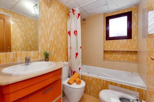 Nice Apartment With Terrace on the Los Locos Beach