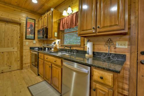 Una cocina o zona de cocina en Fireside Lodge