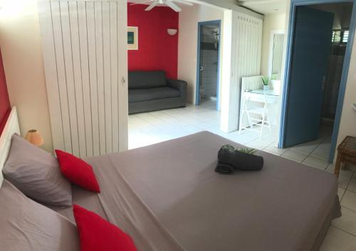 Photo de la galerie de l'établissement Studio Azur -Tartane 100m de la plage- piscine, à La Trinité