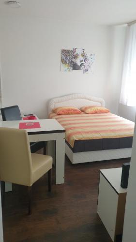 Apartmani Borko 3-3 tesisinde bir odada yatak veya yataklar