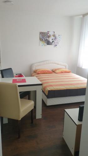 Postel nebo postele na pokoji v ubytování Apartmani Borko 3-3