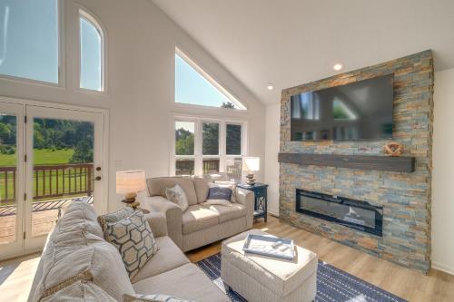a living room with a fireplace and a tv at Beautiful Bellaire Home with Amenities, 4 Mi to Lake in Bellaire
