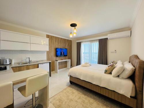 Televisyen dan/atau pusat hiburan di Luxurious Sea View Studio