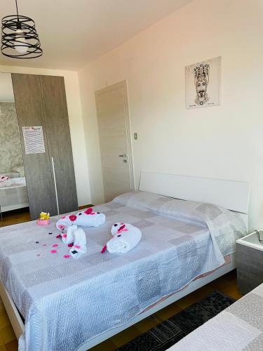 a bedroom with two stuffed animals on a bed at B&B Marrelli Crotone in Crotone