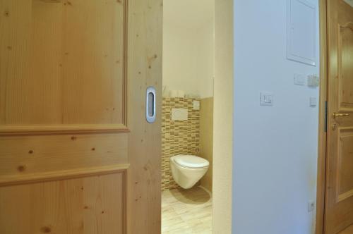 a bathroom with a toilet in a room at Hotel Traube - Stelvio in Stelvio