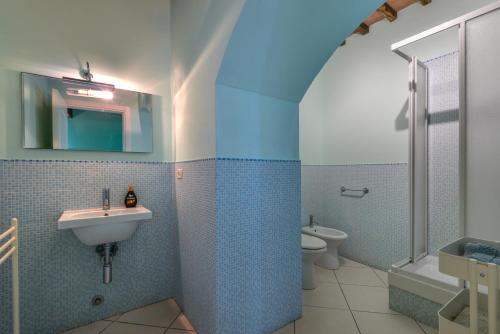 a bathroom with a sink and a toilet at Appartamento sul Mare a Rio Marina, Isola d'Elba in Rio Marina