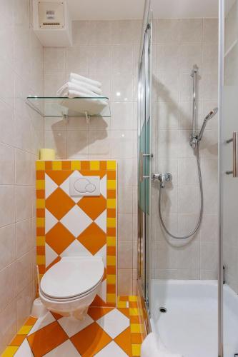 a bathroom with a shower and a toilet and a sink at Sun & See in Velden am Wörthersee