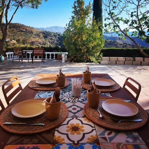 Cảnh núi rừng hoặc tầm nhìn ra núi từ nhà nghỉ B&B