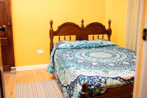 a bedroom with a bed with a blue and white quilt at Pawadi Nou in Augier