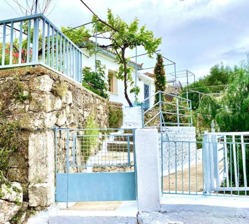 Gallery image of Stylish Vathy Studio with Sea View in Vathi, Ithaka