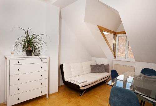 a living room with a chair and a dresser at Apartment inmitten der Stadt Leoben. in Leoben