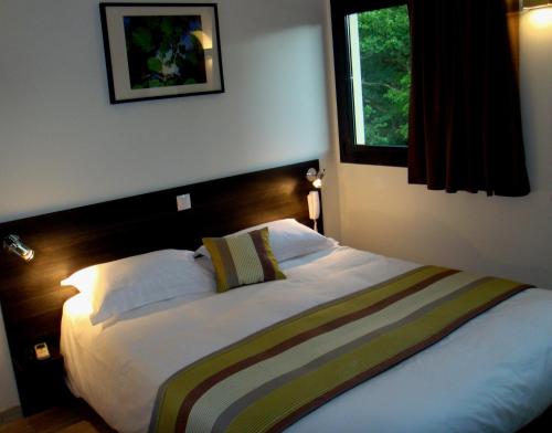 Postel nebo postele na pokoji v ubytování Côté Hôtel