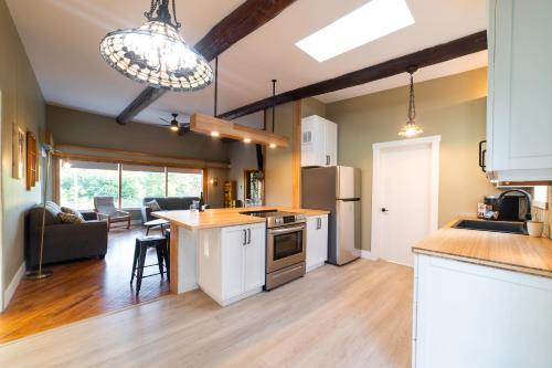 Cozy Cabin Suites, Sooke, Bc – Photos 3