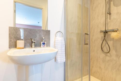 Ванна кімната в Stylish, One-Bedroom Flat in Harrogate Town Centre