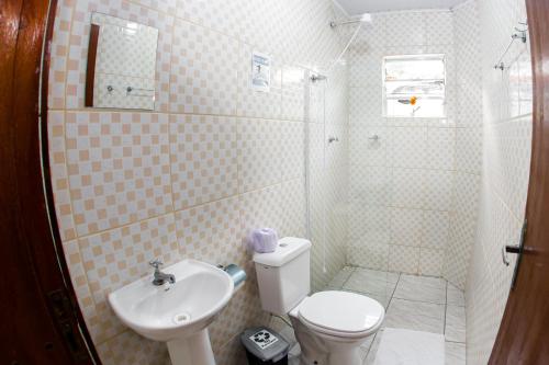 Koupelna v ubytování CASA DA ZEZÉ Pousada & Hotel ITABORAÍ
